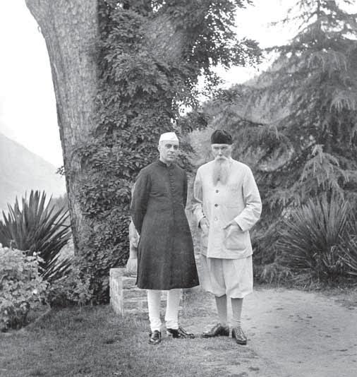 N. Roerich and Jawaharlal Neru in the country estate in Naggar. 1942.